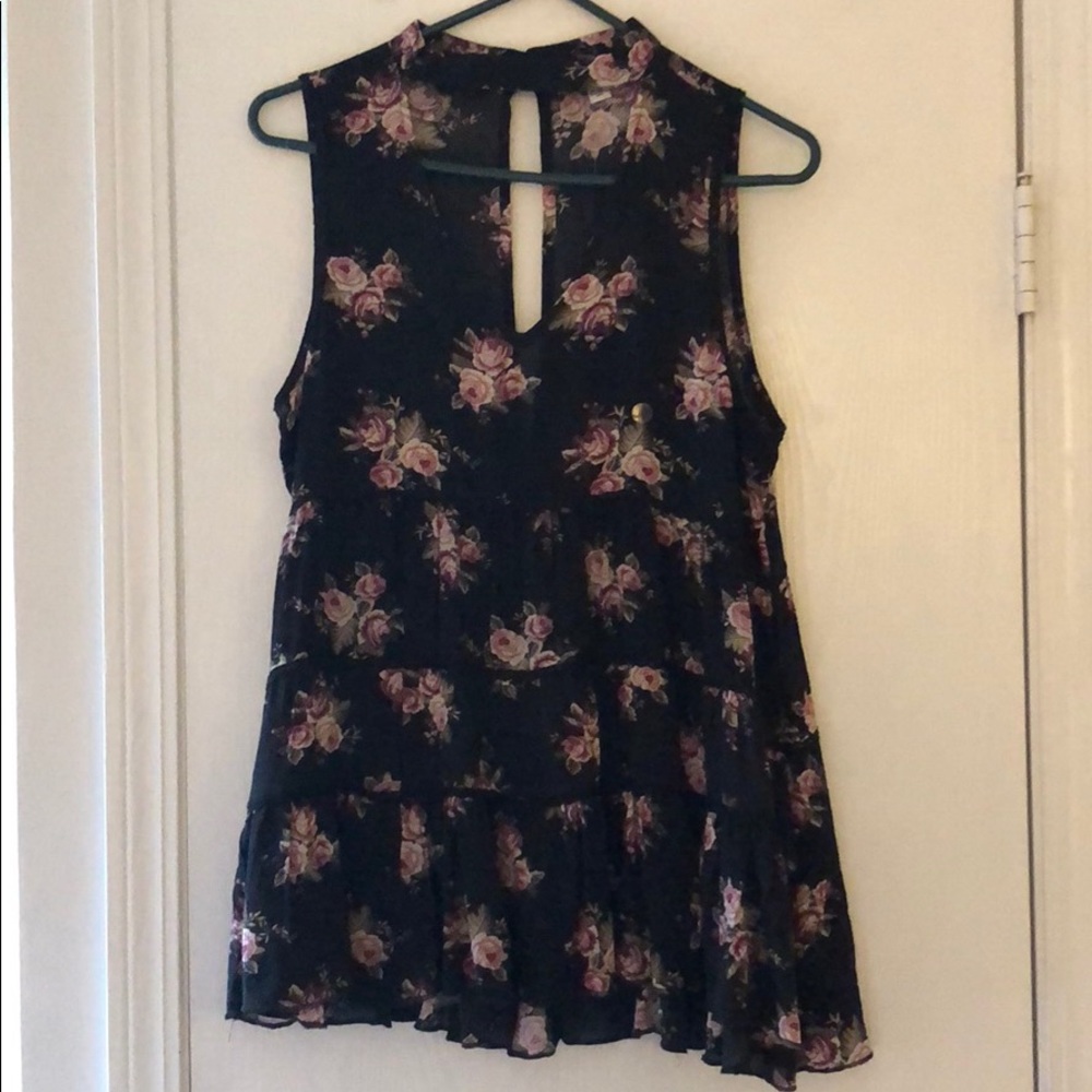 Neck cutout sleeveless top